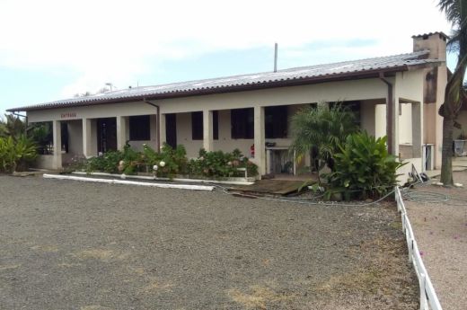 VENDO CONSTRUÇÃO COM ÁREA DE 450M² PARA COMÉCIO OU RESIDENCIA EM ARARANGUÁ-SC