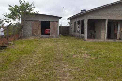 VENDO CASA  COM 03 QUARTOS POLICIA RIDOVIÁRIA    ARARANGUÁ-SC