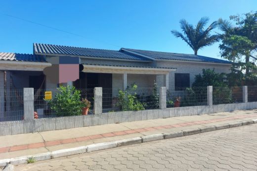 VENDO CASA  COM 03 QUARTOS  BALNEÁRIO GAIVOTAS-SC