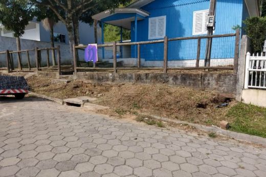 VENDO OU TROCO CASA  MISTA  COM 02 QUARTOS  FUNDOS  MERCADO ANGELONI ARARANGUÁ-SC