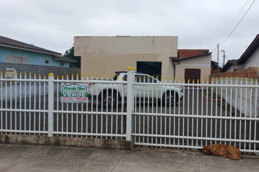 VENDO CASA DE ALVENARIA 02 QUARTOS BAIRRO POLICIA RODOVIÁRIA ARARANGUÁ-SC