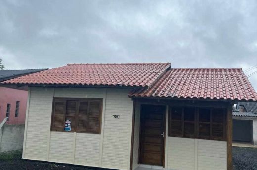 VENDO CASA COM 03 QUARTOS BAIRRO ERECHIM  BALNEARIO ARROIO DO SILVA