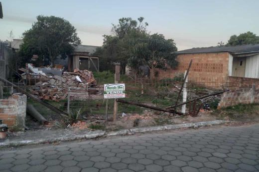 VENDO TERRENO  COM ÓTIMA LOCALIZAÇÃO NO  BAIRRO URUSSANGUINHA EM ARARANGUÁ-SC