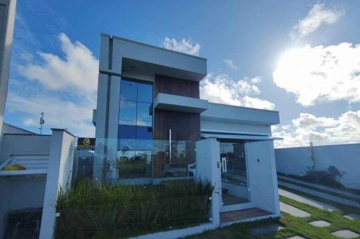 VENDO CASA ALTO PADRÃO COM 03 QUARTOS NO BAIRRO SANTA CATARINA  NA CIDADE UNIVERSITÁRIO  EM ARARANGUÁ-SC
