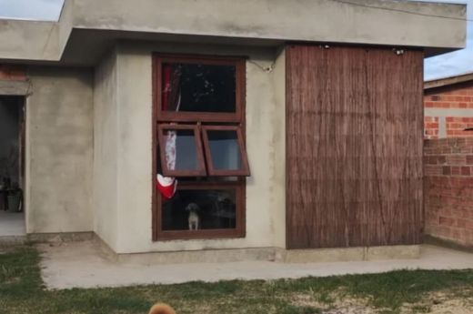 VENDO CASA COM SUÍTE NO BAIRRO CAVERAZINHO EM ARARANGUÁ -SC