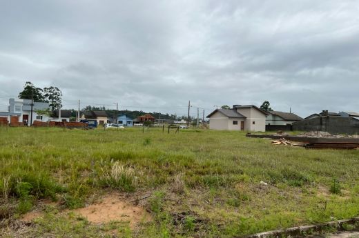 VENDO TERRENO NO LOTEAMENTO BRISA DO MAR 2 NO BAIRRO CAVERAZINHO EM ARARANGUÁ-SC