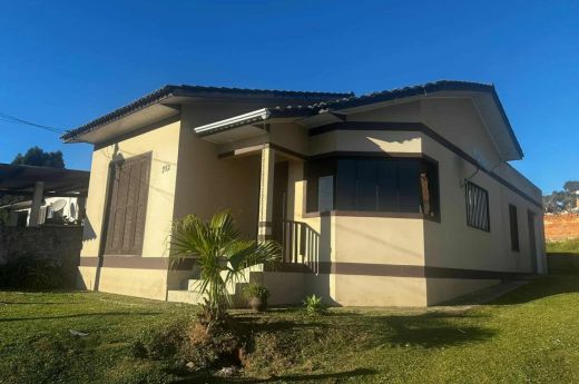 VENDO E ALUGO  CASA COM 03 QUARTOS  SEMI NOVA NO BAIRRO COLONINHA EM ARARANGUÁ-SC