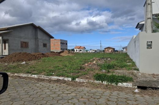 VENDO  01 TERRENO COM 300M² NO LOTEAMENTO ALTO DA PLATA BAIRRO CAVERAZINHO EM ARARANGUÁ-SC