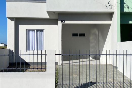 VENDO CASA COM 02 QUARTOS NOVA NO BAIRRO CAVERAZINHO LOTEAMENTO RECANTO DO SUL EM ARARANGUÁ-SC  ACEITA FINANCIAMENTO